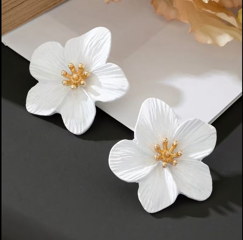 1pair Bohemian White Earrings