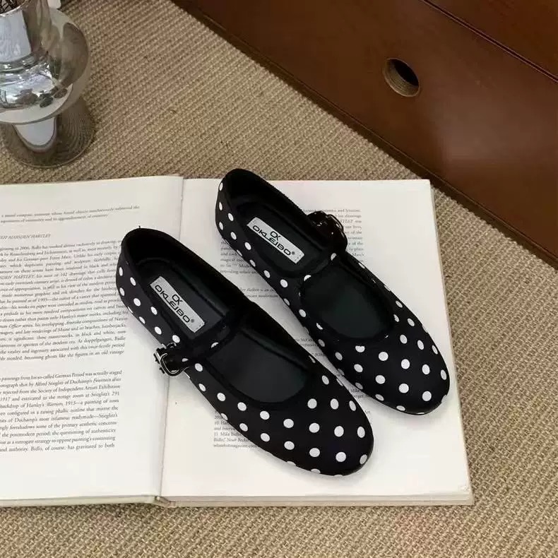 1 pair of Women Ballerina Flats