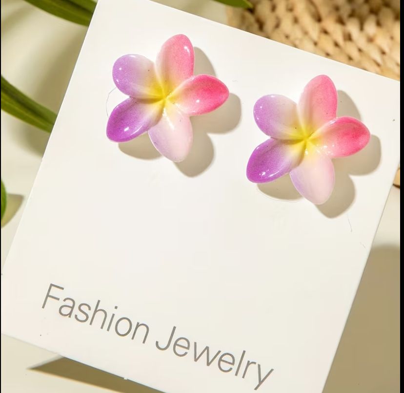 1 Pair of Floral Petal Earrings