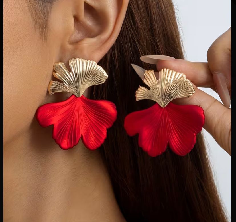 1 Pair Red Flower Petal Stud Earrings