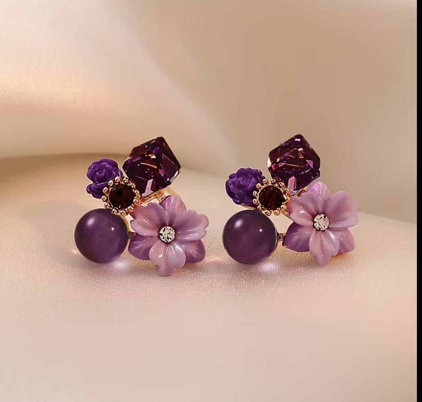 1 Pair Purple Flower Elegant and Gentle Flower Square Stud Earrings.